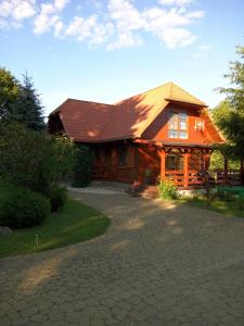 a large wooden house with a gambrel roof at Enklawa Spokoju in Słójka Borowszczyzna