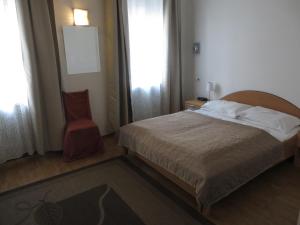 Postel nebo postele na pokoji v ubytování Hotel Stadtpark