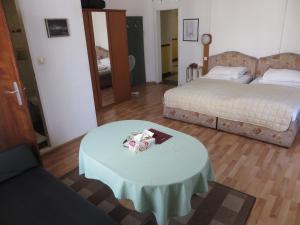 Postel nebo postele na pokoji v ubytování Hotel Stadtpark