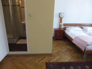 Postel nebo postele na pokoji v ubytování Hotel Stadtpark
