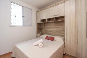 Katil atau katil-katil dalam bilik di Ap Cloe com piscina próximo ao Aeroporto