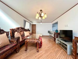 TV a/nebo společenská místnost v ubytování Kenki Kawaguchi House