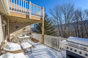 Balkoni atau teres di Maple Manor