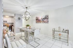 a kitchen and dining room with a table and chairs at New Orleans Condo with Pool, 7 Mi to French Quarters in New Orleans