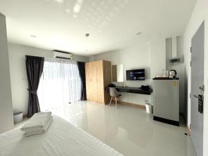 Kuchyň nebo kuchyňský kout v ubytování New hotel in Aonang krabi