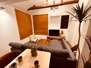 枕木 New house with Huge View for Family-Group的电视和/或娱乐中心