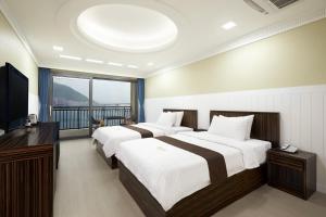 Krevet ili kreveti u jedinici u objektu Busan Beach Hotel Busan Songdo