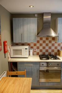 A kitchen or kitchenette at 3Mac Dunfermline Self-Catering Apartment