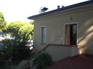 a house with a staircase leading up to a window at Centralissimo Mi.Ma in Milano Marittima +6 photos