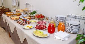 マリアーノ・イン・トスカーナにあるAgriturismo Fusiniの食べ物、飲み物、お皿