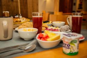 Comida no hotel ou em algum lugar perto