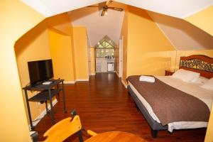 Cama ou camas em um quarto em Hotel Inti Kuyen Plaza
