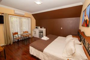 Cama ou camas em um quarto em Hotel Inti Kuyen Plaza