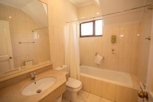 Um banheiro em Hotel Inti Kuyen Plaza