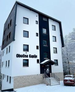 Το κτήριο όπου στεγάζεται  το διαμέρισμα