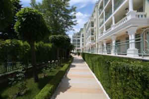 a sidewalk in front of a building with a tree at ApartComplex Splendid in Saints Constantine and Helena