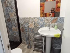 a bathroom with a sink and a toilet at Casa Cefita in Madroñal
