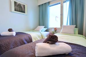 Ένα ή περισσότερα κρεβάτια σε δωμάτιο στο Cozy 93m² Townhouse with Large Terrace & Sauna