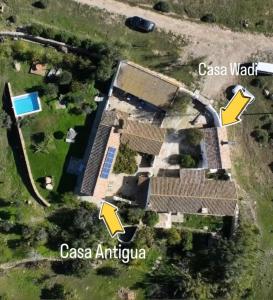 eine Luftansicht einer Villa mit den Namen der Häuser in der Unterkunft Cortijo las Cabrerizas in Facinas