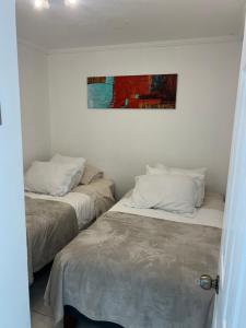 Uma cama ou camas num quarto em Reñaca Frente al Mar