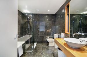 a bathroom with a sink and a tub and a toilet at Vanda Heights in Queenstown +45 photos