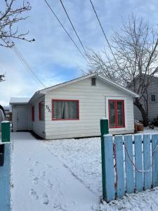 Entire House and Home in Whitehorse Downtown ในช่วงฤดูหนาว