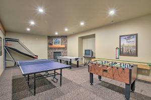 a room with two ping pong tables in a room at Eden Condo with Community Hot Tub, Close to Skiing in Eden