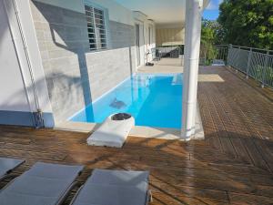 Bazén v ubytování Villa du marquis avec piscine nebo v jeho okolí