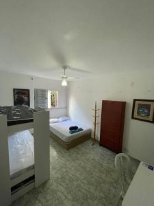 Tempat tidur dalam kamar di Hospedagem Riccetti´s - Consulado Americano