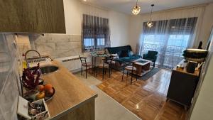 Η κουζίνα ή μικρή κουζίνα στο Apartman 01 +12 φωτογραφίες