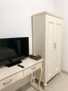TV a/nebo společenská místnost v ubytování Griya Suryo Wijilan