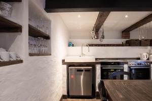 a kitchen with a sink and a counter top at Lodge am Oxenweg - Zimmer 4 in Husum