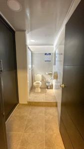 a bathroom with a toilet and a sink at BOUTIQUE Hotel Balop in Valledupar