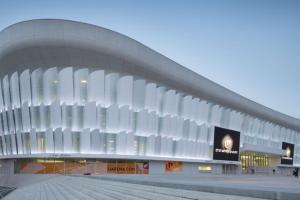 una representación arquitectónica de un edificio con columnas blancas en Grand studio avec Parking 10 min U-Arena La Défense, en Houilles