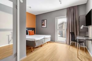 Llit o llits en una habitació de Aiden by Best Western Stockholm Arlanda Airport