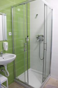 a bathroom with a shower and a sink at Granny´s Guesthouse in Praia de Mira