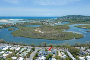 una vista aérea del río Allenby en Anchor Motel Noosa, en Noosaville