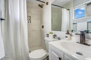 Big Group, Remodeled, Landscaped, King Beds, Desks