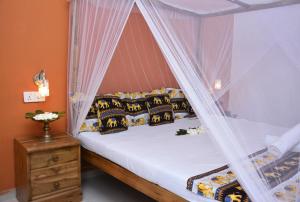 Postel nebo postele na pokoji v ubytování Golden Lodge Tangalle