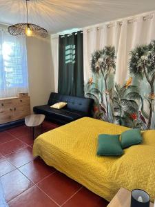 Postel nebo postele na pokoji v ubytování APPARTEMENT "TI NID" Villa Bel Kay Nou