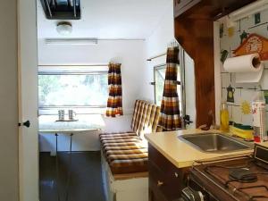 a kitchen with a couch in the corner of a room at Tiny House Ventania in Sierra de la Ventana