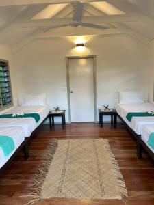 En eller flere senge i et værelse på Mai Sunset Island Resort