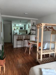 a living room and kitchen with a bunk bed and a table at Mono Ov Lagos in Rosario