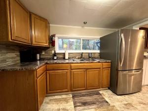 A kitchen or kitchenette at Relax in Privacy in 2BR Beauty w/ Fire Pit & Grill