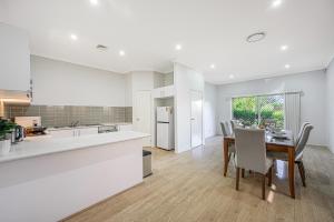 a kitchen and dining room with a table and chairs at DundasParramattatwo-level 3Br HouseWiFi&Parking in Sydney