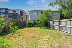 a yard with a fence and some houses at DundasParramattatwo-level 3Br HouseWiFi&Parking in Sydney