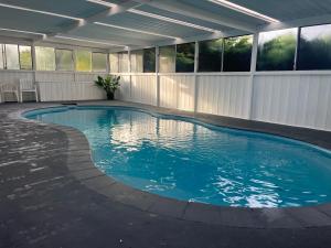 a swimming pool in a building with blue water at Blue Willow Bathurst Country Getaway in Bathurst