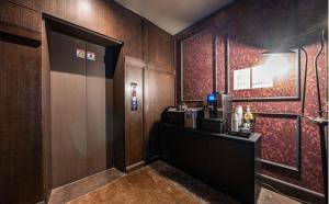 Kuchyň nebo kuchyňský kout v ubytování Aloha Hotel