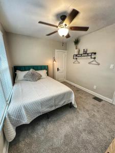 a bedroom with a bed with a ceiling fan at Modern Luxe 3BR/1BA with Bar in Columbus