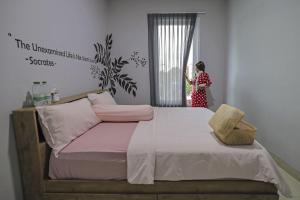 Postel nebo postele na pokoji v ubytování Villa Palm Springs by REQhome